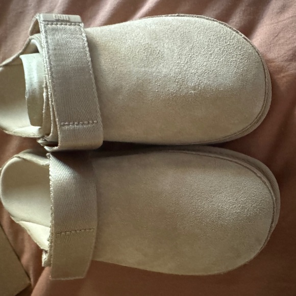 NEW in box Ugg goldstar clogs - Picture 6 of 7